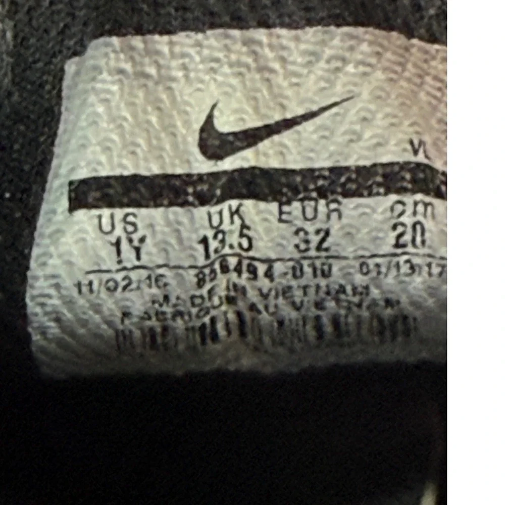 Nike Vapor Baseball Cleats Kids Size 1Y Black White Fastflex Athletic Shoes